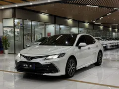 2022 Toyota Camry 2.5G Luxury, белый — фото 1