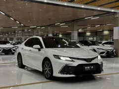 2022 Toyota Camry 2.5G Luxury, белый — фото 3