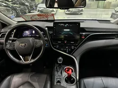 2022 Toyota Camry 2.5G Luxury, белый — фото 7