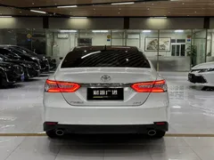 2022 Toyota Camry 2.5G Luxury, белый — фото 11