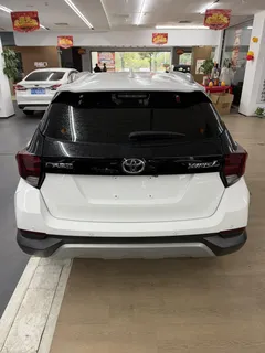 2022 Toyota Yaris L Zhixuan X 1.5L CVT Leading Plus, белый — фото 10
