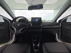 2022 Toyota Yaris L Zhixuan X 1.5L CVT Luxury Plus, белый — фото 19