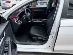 2022 Geely Emgrand 1.5L CVT Elite 4th Gen, белый — фото 7