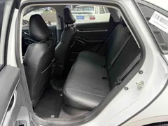2022 Geely Emgrand 1.5L CVT Elite 4th Gen, белый — фото 11