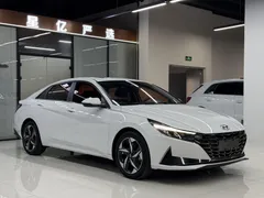 2022 Hyundai Elantra 1.5L CVT LUX Premium, белый — фото 3