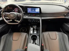 2022 Hyundai Elantra 1.5L CVT LUX Premium, белый — фото 9