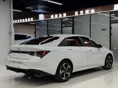 2022 Hyundai Elantra 1.5L CVT LUX Premium, белый — фото 18