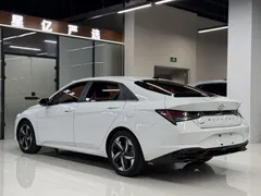 2022 Hyundai Elantra 1.5L CVT LUX Premium, белый — фото 20