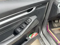 2022 Geely Emgrand 4th Gen 1.5L CVT Luxury — фото 5