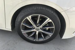 2022 Geely Emgrand 4th Gen 1.5L CVT Flagship, белый — фото 5