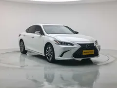 2022 Lexus ES 200 Excellence, белый — фото 3