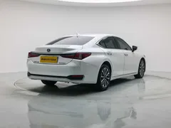 2022 Lexus ES 200 Excellence, белый — фото 7