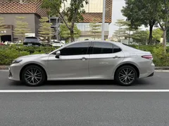 2021 Toyota Camry 2.5G Luxury — фото 3