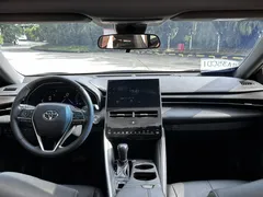 2022 Toyota Avalon 2.0L XLE Premium, чёрный — фото 9