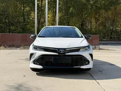 2021 Toyota Corolla 1.5L CVT GR SPORT, белый — фото 1