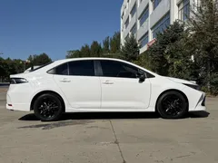 2021 Toyota Corolla 1.5L CVT GR SPORT, белый — фото 3