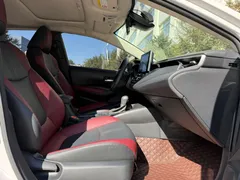 2021 Toyota Corolla 1.5L CVT GR SPORT, белый — фото 15