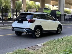 2021 Toyota Yaris L Zhixuan 1.5L CVT Leading, белый — фото 4
