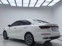 2021 Kia Cerato 1.5L IVT Fashion, белый — фото 6
