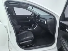 2021 Kia Cerato 1.5L IVT Fashion, белый — фото 10