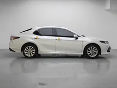 2022 Toyota Camry 2.0G Luxury, белый — фото 8