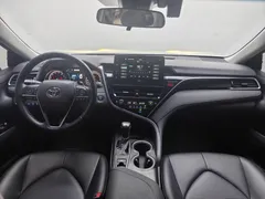 2022 Toyota Camry 2.0G Luxury, белый — фото 9