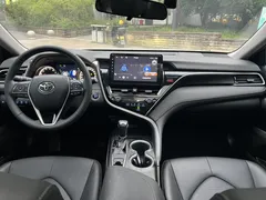 2021 Toyota Camry 2.0G Luxury, белый — фото 10