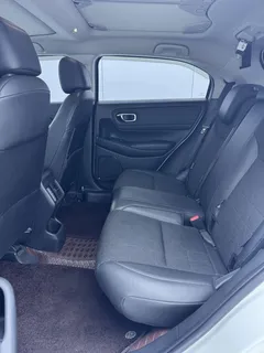 2023 Honda Vezel 1.5L CVT Tech, белый — фото 14