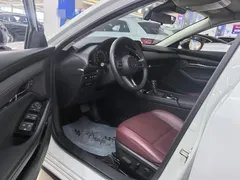 2023 Mazda Mazda3 2.0L AT, белый — фото 4