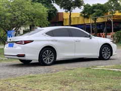 2022 Lexus ES 200 Excellence, белый — фото 5