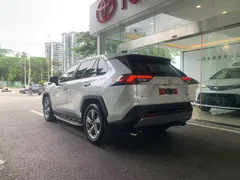 2022 Toyota RAV4 2.0L CVT 2WD Fashion, белый — фото 3