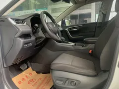 2022 Toyota RAV4 2.0L CVT 2WD Fashion, белый — фото 4