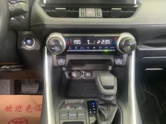 2022 Toyota RAV4 2.0L CVT 2WD Fashion, белый — фото 8