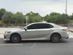 2021 Toyota Camry 2.5G Luxury — фото 3