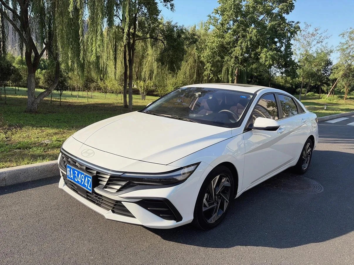2023 Hyundai Elantra 1.5L CVT LUX Premium