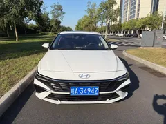 2023 Hyundai Elantra 1.5L CVT LUX Premium, белый — фото 2
