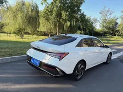 2023 Hyundai Elantra 1.5L CVT LUX Premium, белый — фото 8