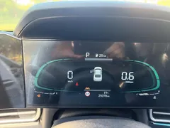 2023 Hyundai Elantra 1.5L CVT LUX Premium, белый — фото 9