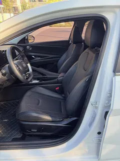2023 Hyundai Elantra 1.5L CVT LUX Premium, белый — фото 16