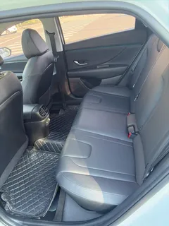 2023 Hyundai Elantra 1.5L CVT LUX Premium, белый — фото 19