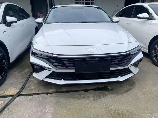 2023 Hyundai Elantra 1.5L CVT LUX Premium