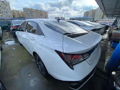 2023 Hyundai Elantra 1.5L CVT LUX Premium, белый — фото 4