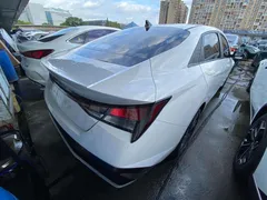 2023 Hyundai Elantra 1.5L CVT LUX Premium, белый — фото 6