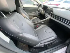 2023 Hyundai Elantra 1.5L CVT LUX Premium, белый — фото 13