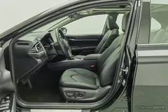 2023 Toyota Camry 2.5G Luxury, чёрный — фото 13