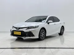 2023 Toyota Camry 2.5G Luxury, белый — фото 1