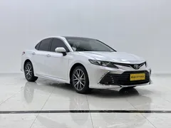 2023 Toyota Camry 2.5G Luxury, белый — фото 3