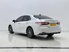 2023 Toyota Camry 2.5G Luxury, белый — фото 4