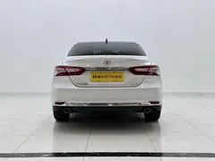 2023 Toyota Camry 2.5G Luxury, белый — фото 5