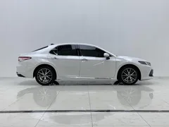 2023 Toyota Camry 2.5G Luxury, белый — фото 7